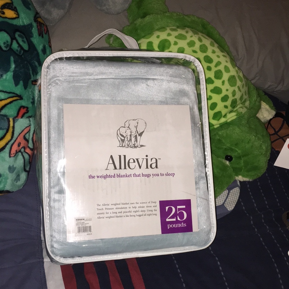 NWT Allevia 25lb weighted blanket